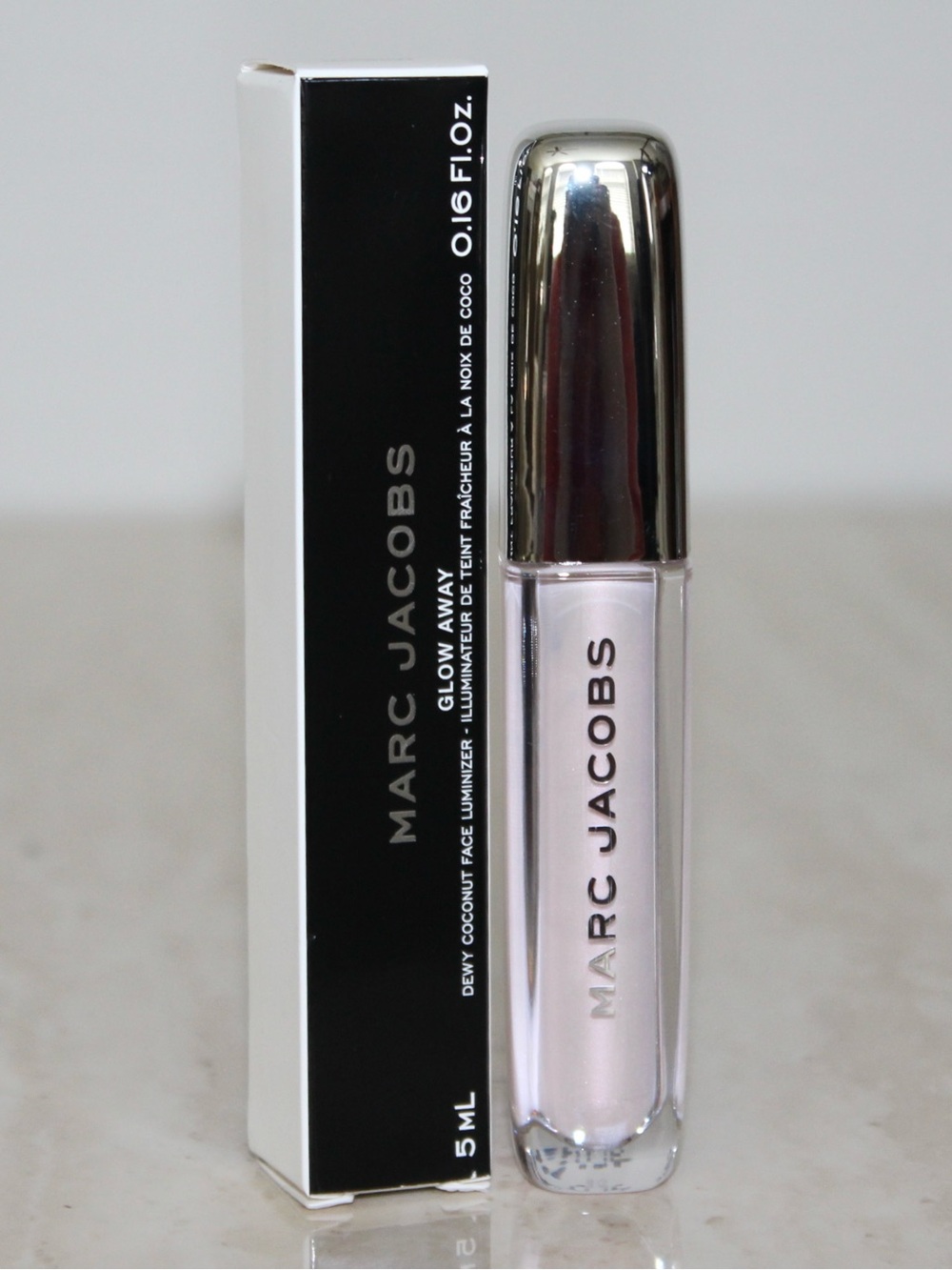 Marc Jacobs Beauty ‘Moonlit’ Glow Away
Dewy Coconut Face Luminizer Highlighter
